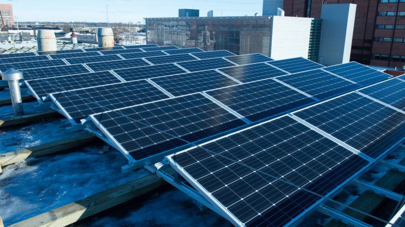 Energiayhtiöt investoivat aurinkosähköön